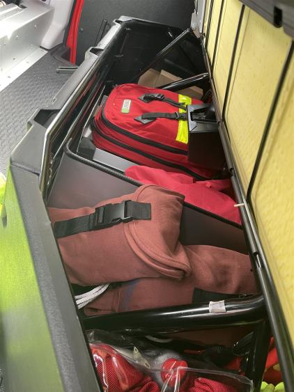 Inhalt der Sitzbank Mannschaftsraum